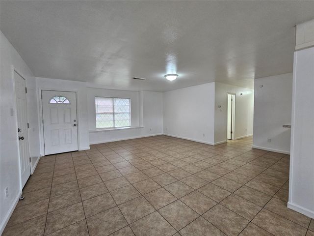 207 Shadow Oaks Drive, Conroe, TX 77303