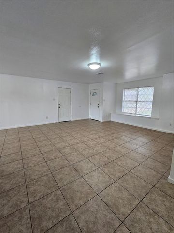 207 Shadow Oaks Drive, Conroe, TX 77303