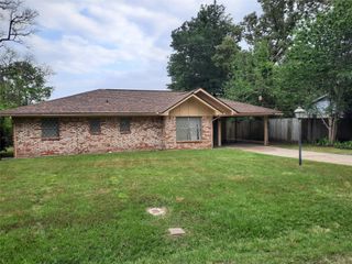 207 Shadow Oaks Drive, Conroe, TX 77303