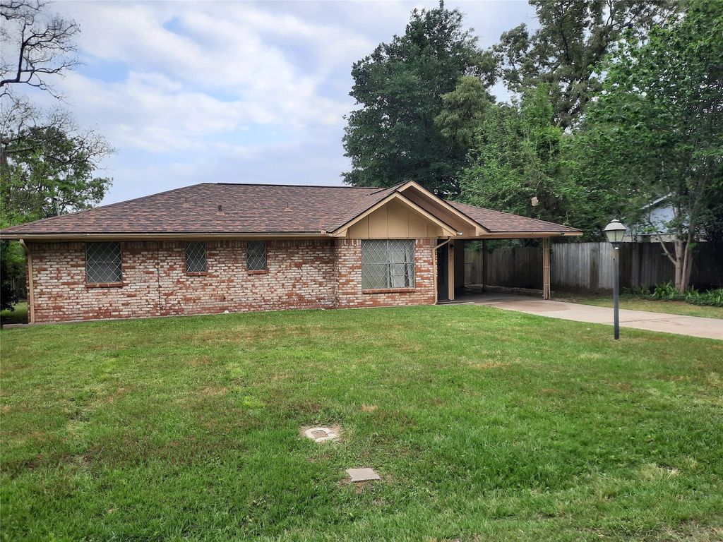 207 Shadow Oaks Drive, Conroe, TX 77303