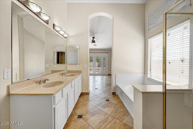 432 W SILVER CREEK Court, Gilbert, AZ 85233