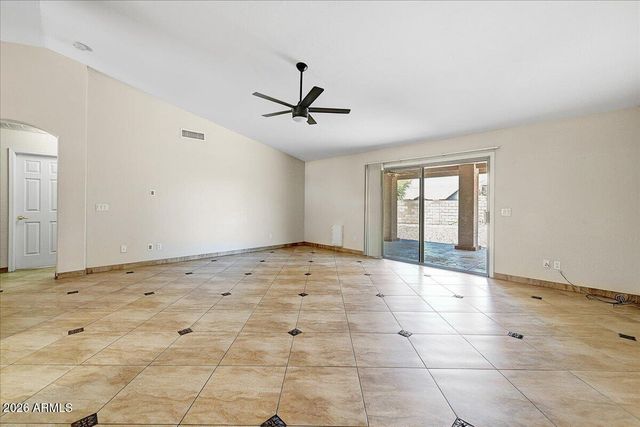 432 W SILVER CREEK Court, Gilbert, AZ 85233
