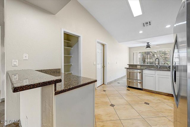 432 W SILVER CREEK Court, Gilbert, AZ 85233