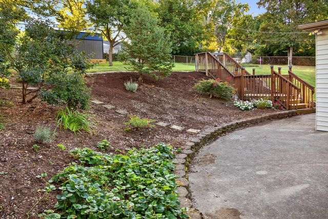 1044 Elmendorf Drive, Lexington, KY 40517