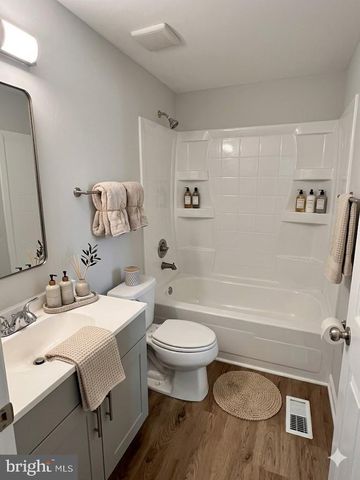 2283 DOSINIA CT, Reston, VA 20191