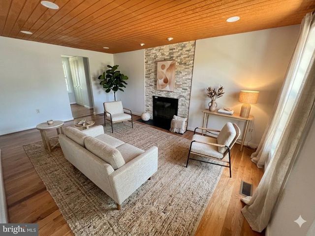 2283 DOSINIA CT, Reston, VA 20191