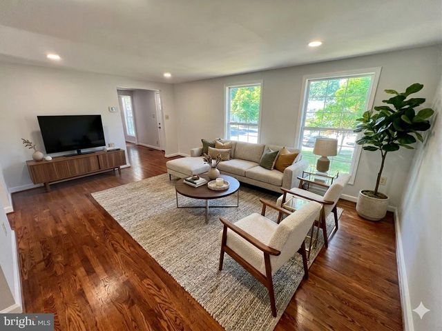 2283 DOSINIA CT, Reston, VA 20191