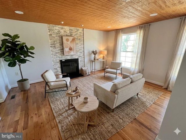 2283 DOSINIA CT, Reston, VA 20191