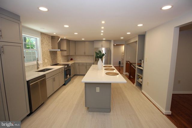 2283 DOSINIA CT, Reston, VA 20191