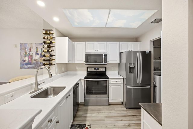2802 Sarento Place 106, Palm Beach Gardens, FL 33410