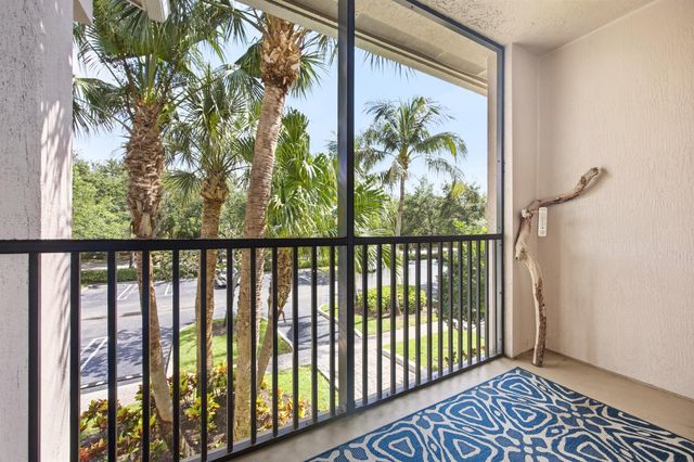 2802 Sarento Place 106, Palm Beach Gardens, FL 33410