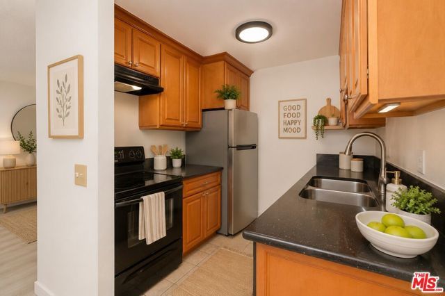 20930 Parthenia Street 207, Los Angeles, CA 91304