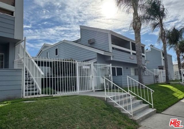 20930 Parthenia Street 207, Los Angeles, CA 91304