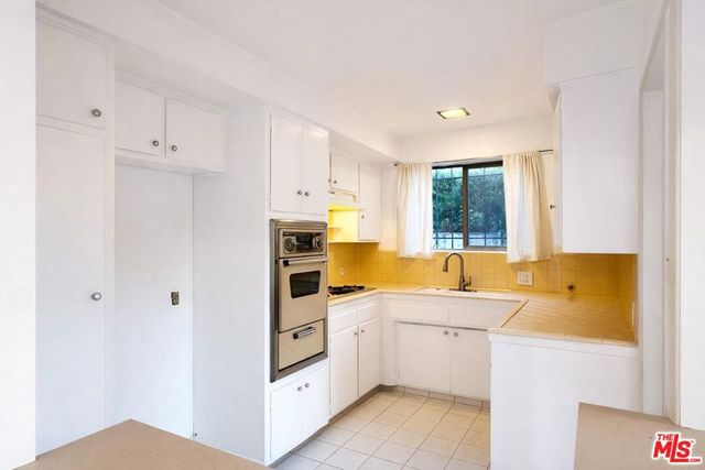 3320 Griffith Park Boulevard 4, Los Angeles, CA 90027