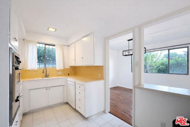 3320 Griffith Park Boulevard 4, Los Angeles, CA 90027