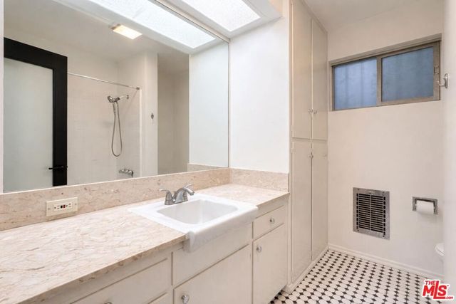 3320 Griffith Park Boulevard 4, Los Angeles, CA 90027