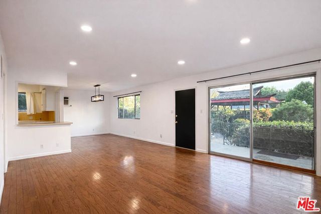 3320 Griffith Park Boulevard 4, Los Angeles, CA 90027