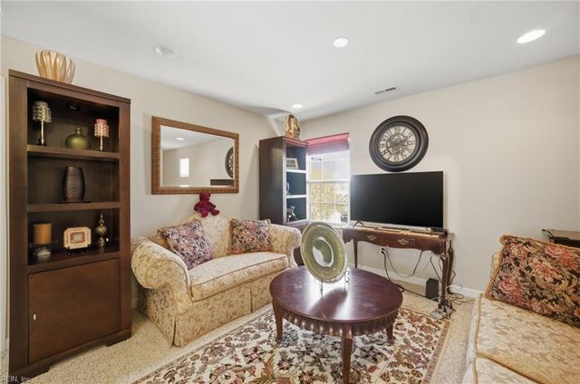 206 Harmony DR, Portsmouth, VA 23701