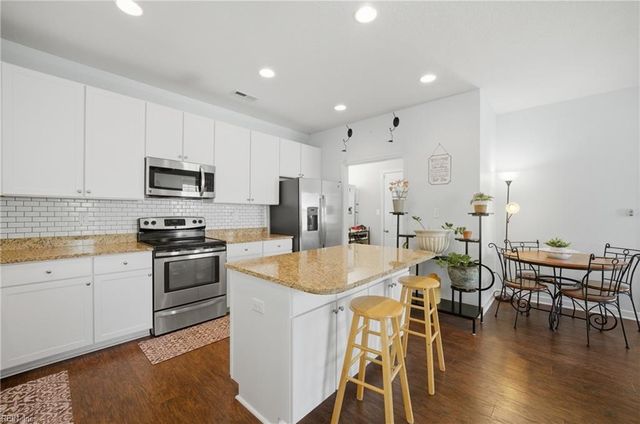 206 Harmony DR, Portsmouth, VA 23701