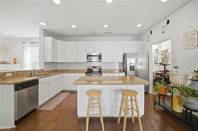 206 Harmony DR, Portsmouth, VA 23701