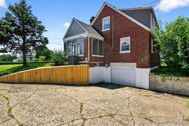 2211 Charlestown Road, New Albany, IN 47150