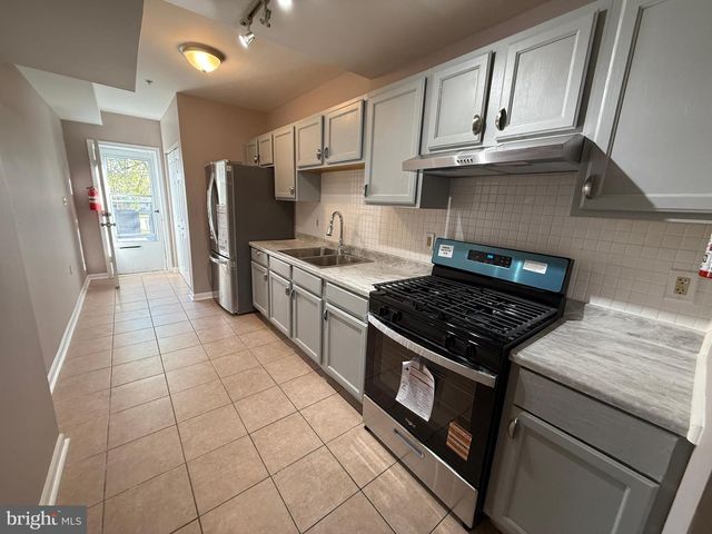 26 BOND ST, Trenton, NJ 08618