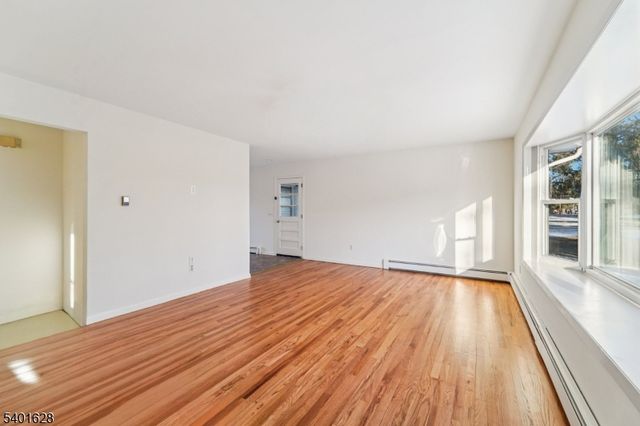 30 Scenic Dr, Green Twp., NJ 07821