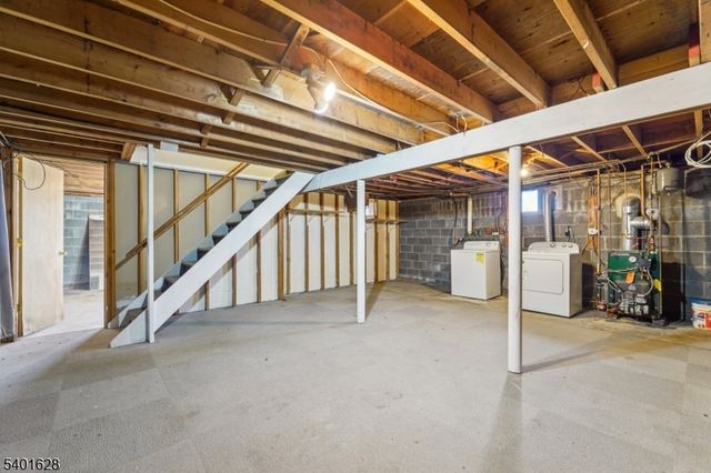 30 Scenic Dr, Green Twp., NJ 07821