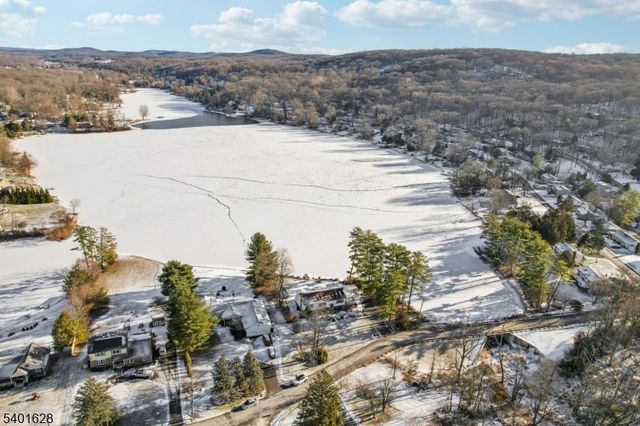 30 Scenic Dr, Green Twp., NJ 07821