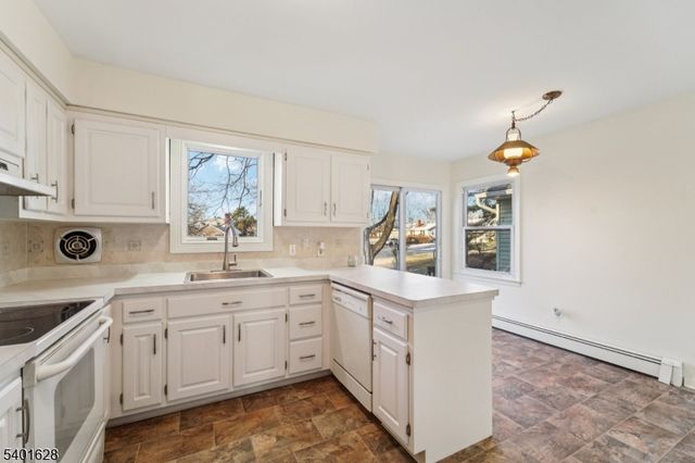 30 Scenic Dr, Green Twp., NJ 07821