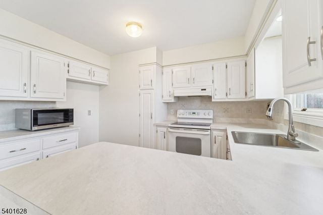 30 Scenic Dr, Green Twp., NJ 07821