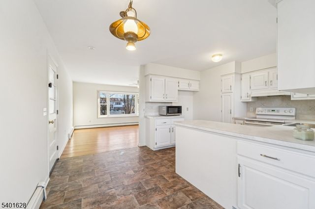 30 Scenic Dr, Green Twp., NJ 07821