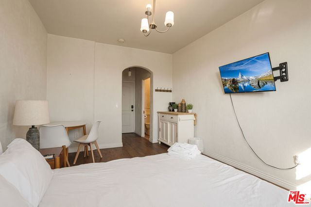 2731 Beverly Boulevard, Los Angeles, CA 90057