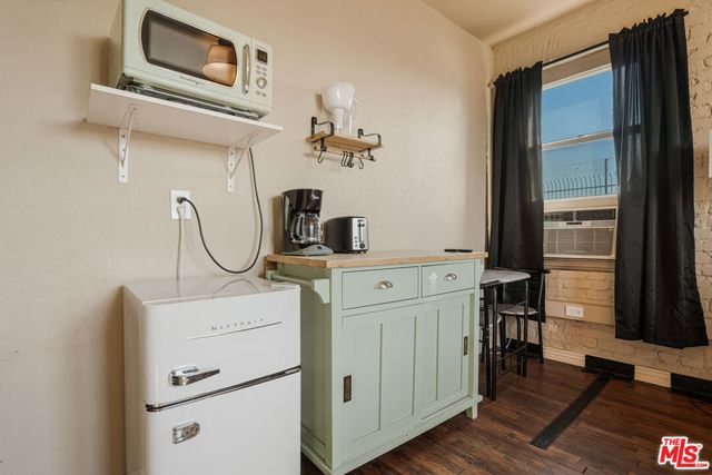 2731 Beverly Boulevard, Los Angeles, CA 90057