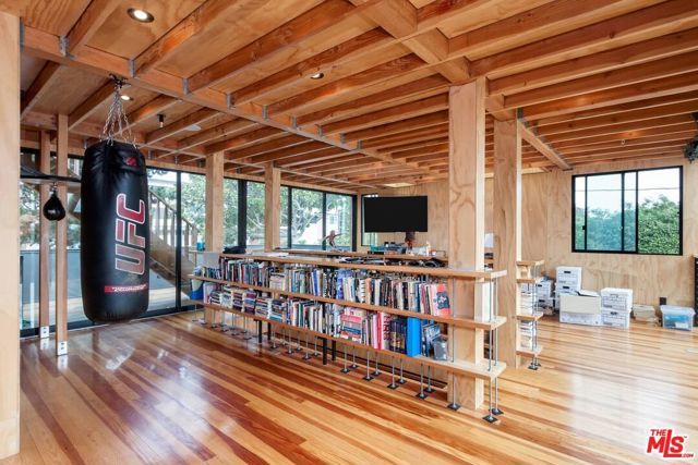 2460 Beverley Avenue, Santa Monica, CA 90405