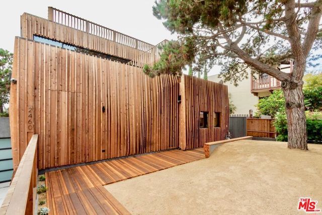2460 Beverley Avenue, Santa Monica, CA 90405