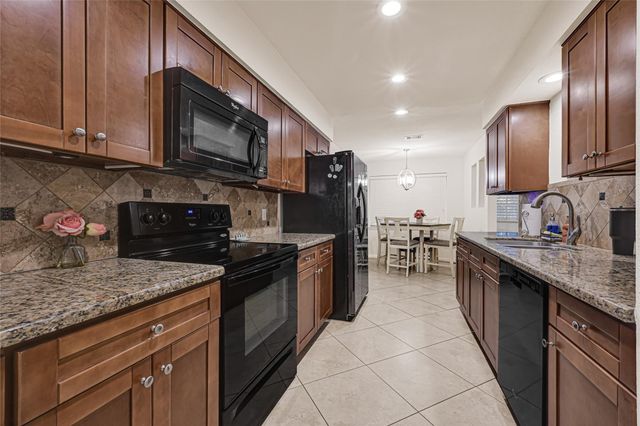 842 Walbrook Drive, Houston, TX 77062