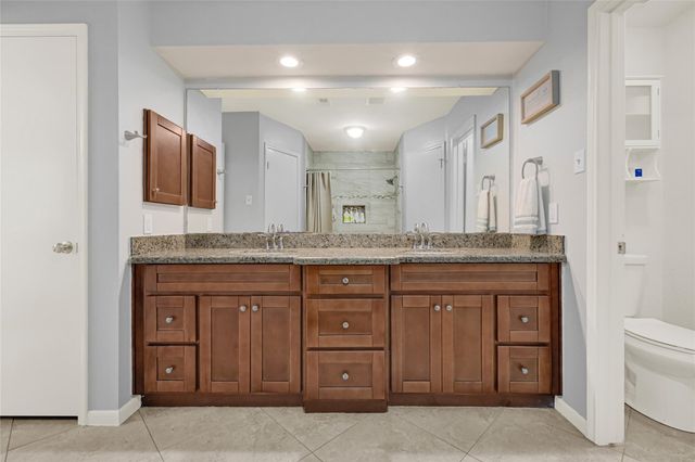842 Walbrook Drive, Houston, TX 77062