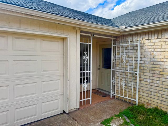 9622 Sandstone Street, Houston, TX 77036