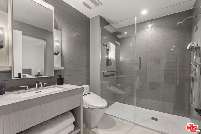 10777 Wilshire Boulevard 201, Los Angeles, CA 90024