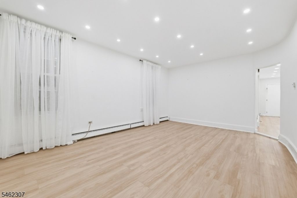813 20Th St, Union City, NJ 07087 — photo 2