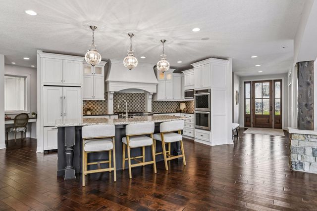9690 Sky Lane, Eden Prairie, MN 55347