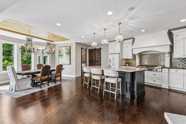 9690 Sky Lane, Eden Prairie, MN 55347