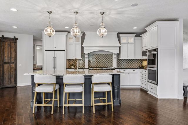 9690 Sky Lane, Eden Prairie, MN 55347
