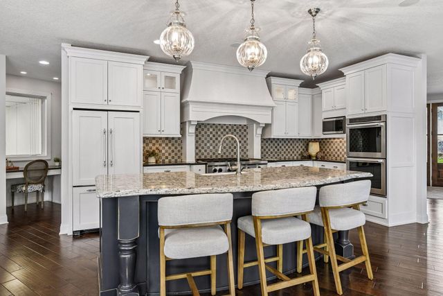 9690 Sky Lane, Eden Prairie, MN 55347