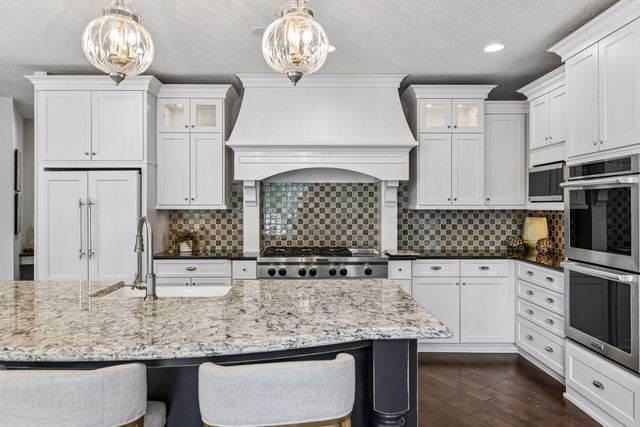 9690 Sky Lane, Eden Prairie, MN 55347
