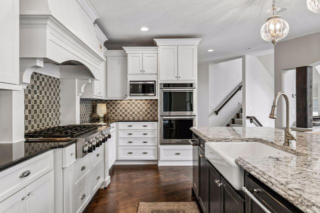 9690 Sky Lane, Eden Prairie, MN 55347