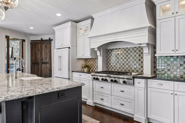 9690 Sky Lane, Eden Prairie, MN 55347