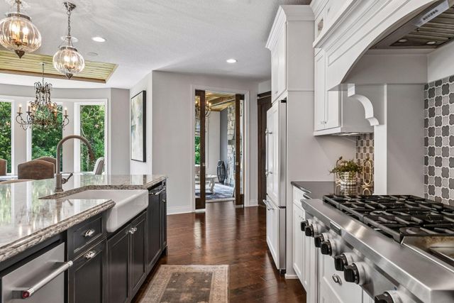 9690 Sky Lane, Eden Prairie, MN 55347