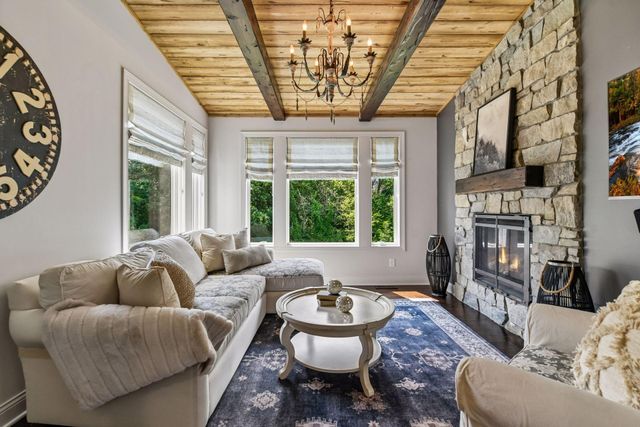 9690 Sky Lane, Eden Prairie, MN 55347